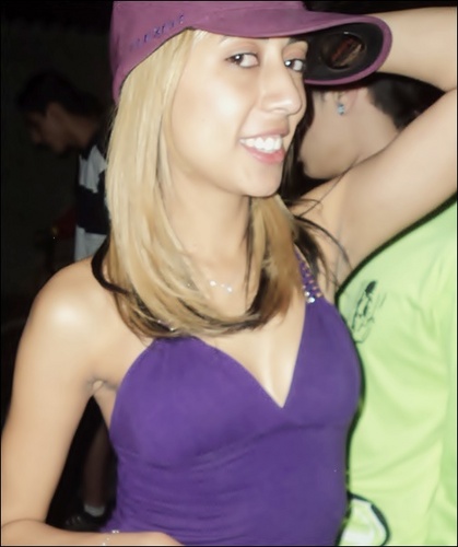 uma MULHER cheia de sonhos,qq não liga pro futuro,qq ñ espera mto dos outros,qq se decepciona & aprende qq a vida foi feita pra curtir (666 '