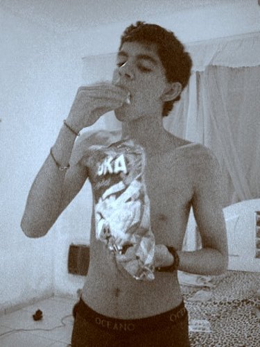 Eu sigo quem me seguir, se não acreita FODA-SE.