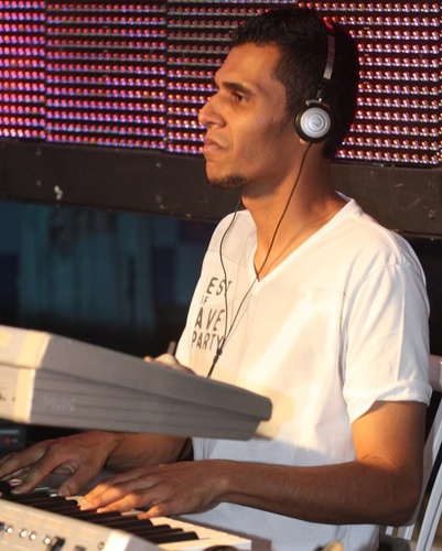 Integrante do Ministério Aliança do Sangue, Casado, Produtor Musical, Tecladista e Guitarrista.  http://t.co/FEpDmA91il