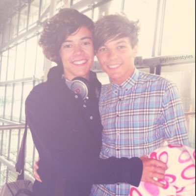 fishandthefrog's profile picture. 💙💚 all the love for H&L | no stunts bzzbzz | rage against the entertainment industry | let them love🌈 | 21+ | I’m an adult | bi bi are you bi? 💖💜💙