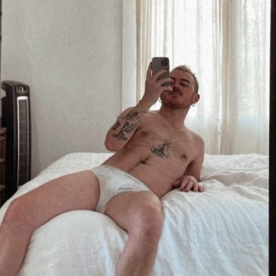 ro0neYy's profile picture. :) 💋