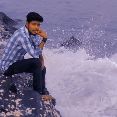 பலரிடம் நெருங்கிய
பின் தான் தெரிகிறது ...

தூரமே எவ்வளவு
அழகு என்று !!