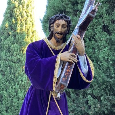 Amante de la Semana Santa. Hermano de ocho cofradías cacereñas. Gran aficionado a la tauromaquia. Extremeño y muy orgulloso de serlo.