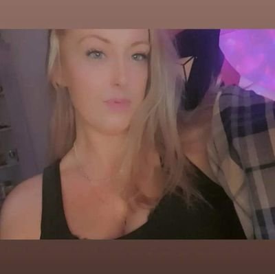 https://t.co/zIfFbAe3He
Unapologetic feminist with a love of dick & chocolate. More chance of me dating the chocolate than you.
Follow me on kick or else 😑