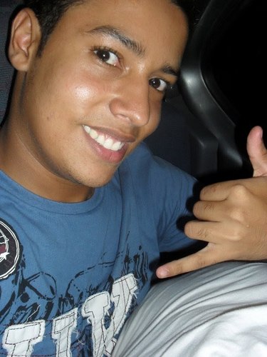 É necessαrio αbrir os olhos e perceber que αs coisαs boαs estão dentro de nós, onde os sentimentos nαo precisαm de motivos nem os desejos de rαzão.
