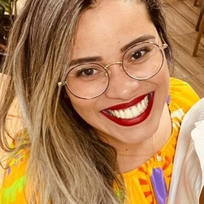 Profissional de comunicação, graduada em Jornalismo, Pós-graduada em Gestão de Marketing Digital e Mídias Sociais. Questionadora nata.