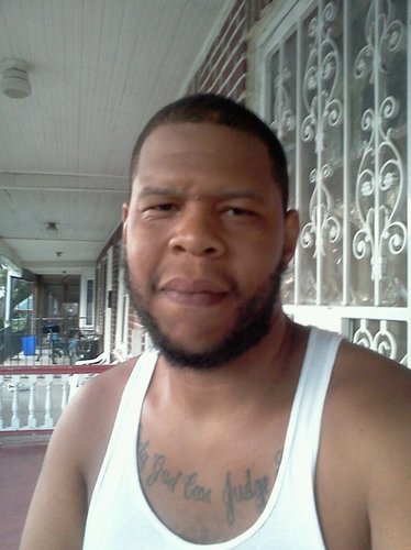 philly born and raised....love life and all that come wit it...if u like havin fun then we kool....