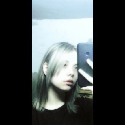 kriszti0421's profile picture. i am 🍞y to die