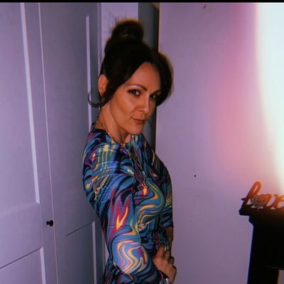 Loves: animals (especially dogs, wolves & alpacas)..music..Ibiza...musical theatre...food & my family 🥰
Hates: materialistic narsacistic people, cruelty & ITV