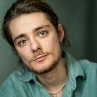 Actor (he/him) | Represented by @mcleanwilliams | 2022 Graduate of @CSSDlondon @actingcdt | Advanced Actor Combatant with @TheBASSC