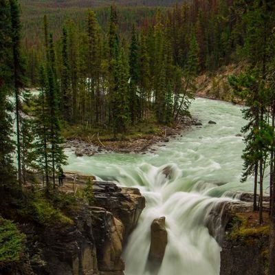 Photographer specializing in Alberta Landscapes.