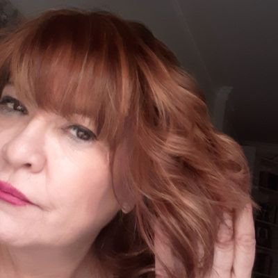 Reportera. Un lema: no decir aquí lo que no me atrevo a decir cara a cara. Bloqueo a todos los que dicen
