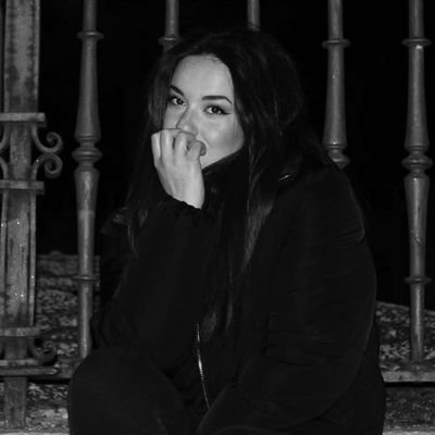 clara_exposito2's profile picture. @clara_exposito volaremos sin movernos arte|| ⚡