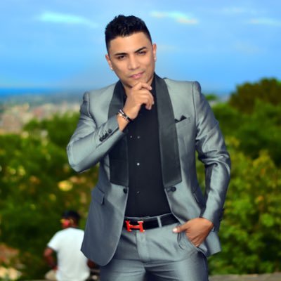 Cantante Compositor y Actor: Artista de profesión y corazon.
mi nuevo tema.. Tu y Yo dos locos
y sirvalo SIN MISERIAA..!!