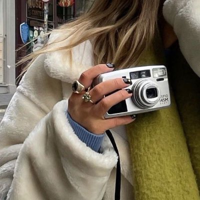 camille_sum's profile picture. Matcha lover
Brave soul
Summer, driving in the car with the windows down