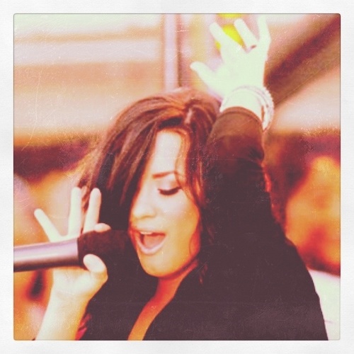 Dcmetria's profile picture. Hey, I'm Demi. Currently single and totally ready to mingle with the right guy. Follow me, let's talk. ;)