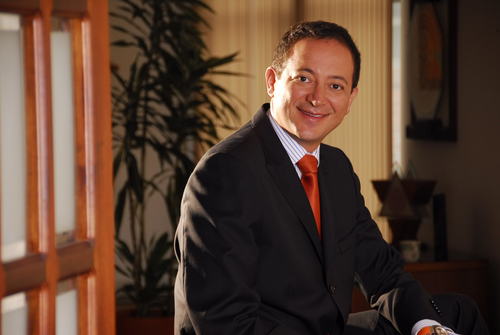Médico dermatólogo, investigador en Biotecnología, Coordinador del Programa de Rejuvenecimiento Facial SIN cirugía de Eterna JUVENTUD Médica