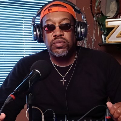 We podcast occasionally while drinking some form of alcohol. 🥃🍷🍹🍸🍺🎙🎧 🌊 #WeGreenLightUs