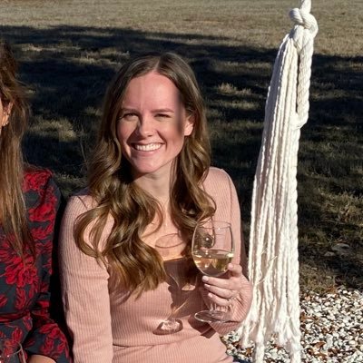 StephanieLomax's profile picture. she/her