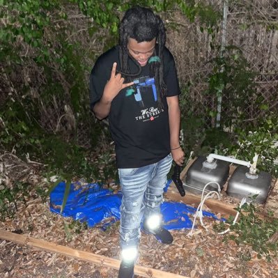 LLDDK , LLS 🕊 .. Trappin Ain’t Dead Niggas Juss Scared 📲💰 , Tryna Make It Out Dis Shit I’m On A Journey 🚶🏾♂️💕 .