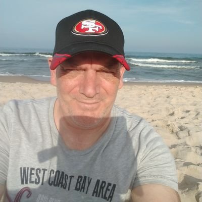 Ehemann und Football verrückt. Lübeck Cougars Fan(Support your local team seit 2016)/San Francisco 49ers Fan (seit 1985)/Hamburg Sea Devils Fan (seit 2005)