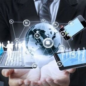 Une personnalité débordante, je lâche jamais rien, futur developpeuse Web 😅😉