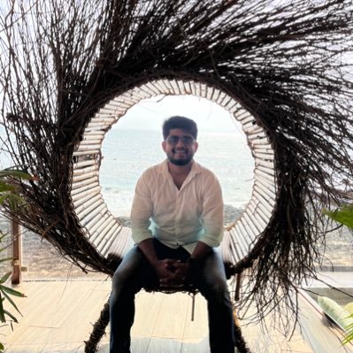 Engineer | Manchester United Fan | Footballer I Tifosi | Optimistic | Foodie |