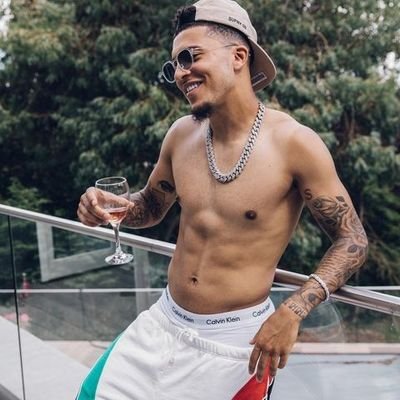 A die hard fan of Manchester United💖💯
Wizkid fc🦅
The Weeknd🖤
Relatable memes