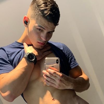 sou muito romântico gosto muito de sexo sem restrição