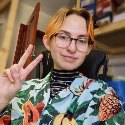 kitcryptid_'s profile picture. gay clown 🏳️‍⚧️ they/he/it