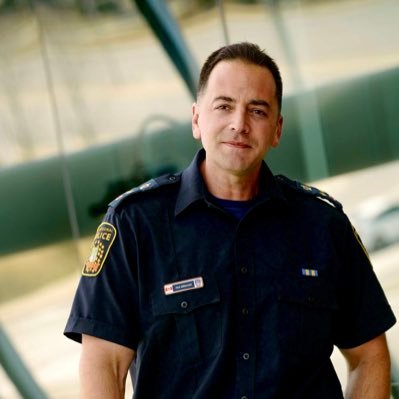 Deputy Chief of Investigations and Emergency Services for @PeelPolice | Account not monitored 24/7 | In an emergency, call 911. Non emergency: 905-453-3311 |