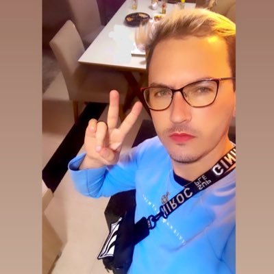 ferreira_erom's profile picture. Metamorfose ambulante 😎