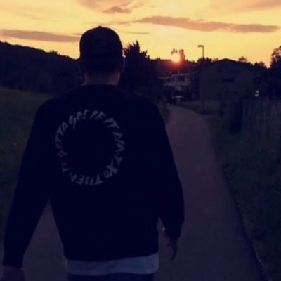 24 yo | BORUSSE! 💛⚽️ | Green Bay Packers 💚🏈 | Golden State Warriors 💙🏀 | Ferrari ❤️🏎 | BIG Clan 🇩🇪❤️|❤️🔥CS2 🎮 | Billie Eilish 🖤