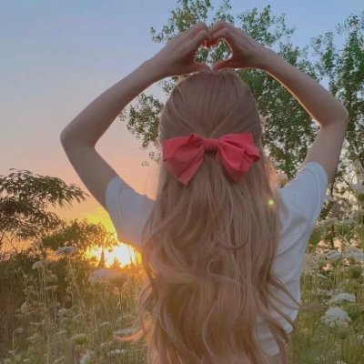 Bellawang_sunny's profile picture. 愛美食愛美景愛貓貓狗狗等可愛的東東，100%互fo