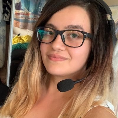 The real me is @Yaritzuhhh_ This account is me trying to secure the bag as a video editor. HMU if you want to make consistent content on TikTok, YouTube, etc