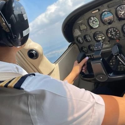 ▪︎Aviator 👩✈️❤✈
▪︎Health Freak 🥗🥒🥕🏋️♀️🍑🦵💪
▪︎Favorite Quote: There's more to life than being a passenger.😉
▪︎📧 : aslatoya@gmail.com