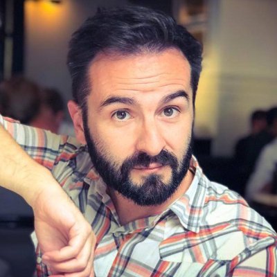 Hijo del extrarradio de Madrid y guionista de #EresTú, #DíasMejores, #AmordeMadre #ReyesdelaNoche, #LoDejoCuandoQuiera, #Fariña, #PromociónFantasma
