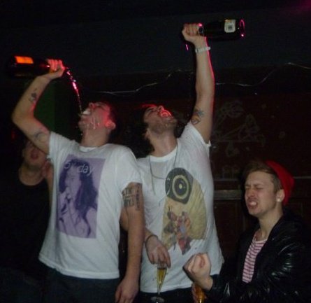 FriendlyPete_'s profile picture. leftist/anarchist/Jucheist