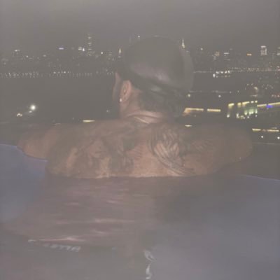 I change as the world changes, I embrace all that life has to offer. I am who I am and never who society wants me to be.🖕🏽