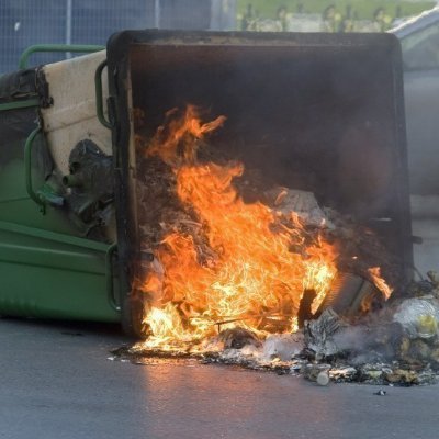 Destruction, poubelles et seggs