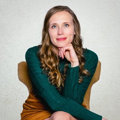 kateemcnamee's profile picture. fantasy & romance author • #AMM R9 mentee • marketing & branding consultant • crohn's advocate • she/her ✨ rep: @RebeccaLMatte