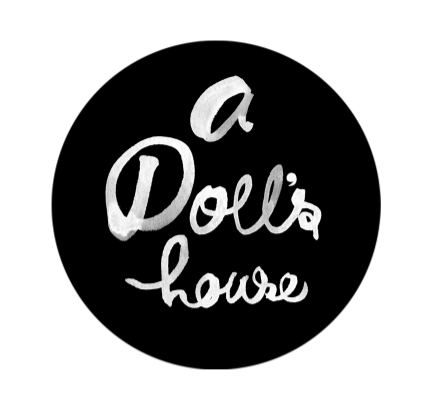 A Doll`s House Prosjektrom,- når kunst, foto og mote velger å bo sammen. 	
Kommandørkaptein Klincks vei 7, Bygg 120, 3183 Horten