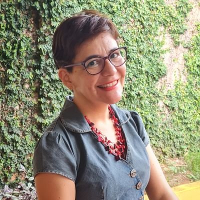 Soy diseñadora gráfica, ilustradora y no soy profesora, soy una agitadora de impulsos cerebrales.