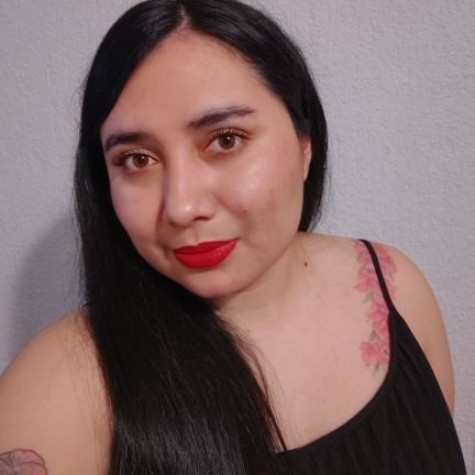 La del moño colorado. Mariposa de barrio.
Feminista 💜💚 💗 ||
Ella/She