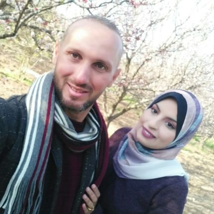 Graduate from Al-Azhar University... 
 Im a teacher at Dar El Salam School 🌍🗺
Previously worked as a teacher with UNRWA ..

@abed_zaneen💑