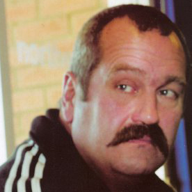 UnGrosBeauf's profile picture. Salut camarade, je suis Raymond, représentant syndical dans une usine métalurgique. Fan de tunning et de camping j'suis jamais contre un p'tit ballon de rouge.