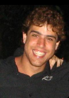 Formado em Comunicação Social e cinema. Amante da 7º arte e de esportes em geral. Diretor de Fotografia e fundador da Pulsão Filmes.