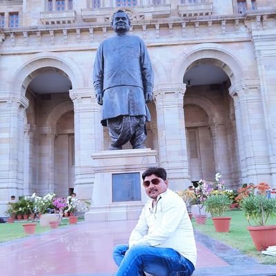अवधी/अवध/अयोध्या
पेशे से 'पत्रकार'
#NewsAddict
#Journalist
#क्रिकेटिक
'मीठी मीठी बातों से बचना ज़रा.
दुनिया के लोगो में है जादू भरा'/
इलाहाबाद विश्वविद्यालय