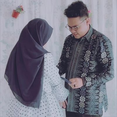 rezaxhari's profile picture. 