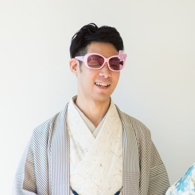 カフェにいるかもしれないグミ好きフォトグラファー芸人